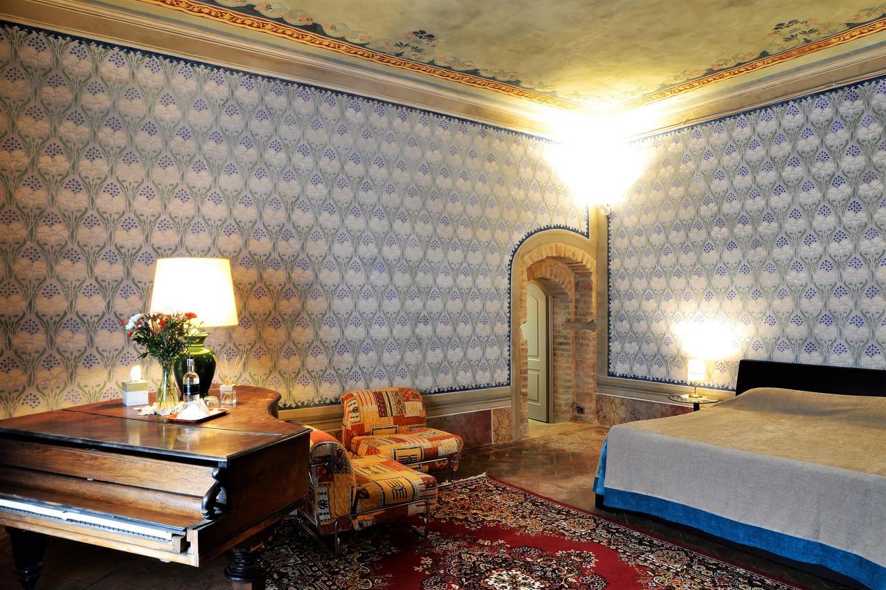 Il Palazzo Del Cardinale Bed and Breakfast Μονταλτσίνο Δωμάτιο φωτογραφία